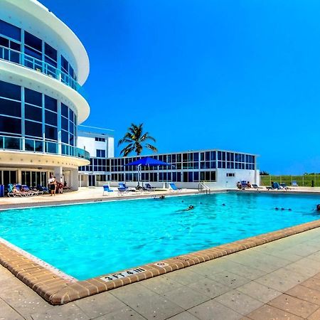 Castle 1733 Ocean View Studio With Direct Beach Access, Pool, Tennis & Free Parking マイアミビーチ エクステリア 写真