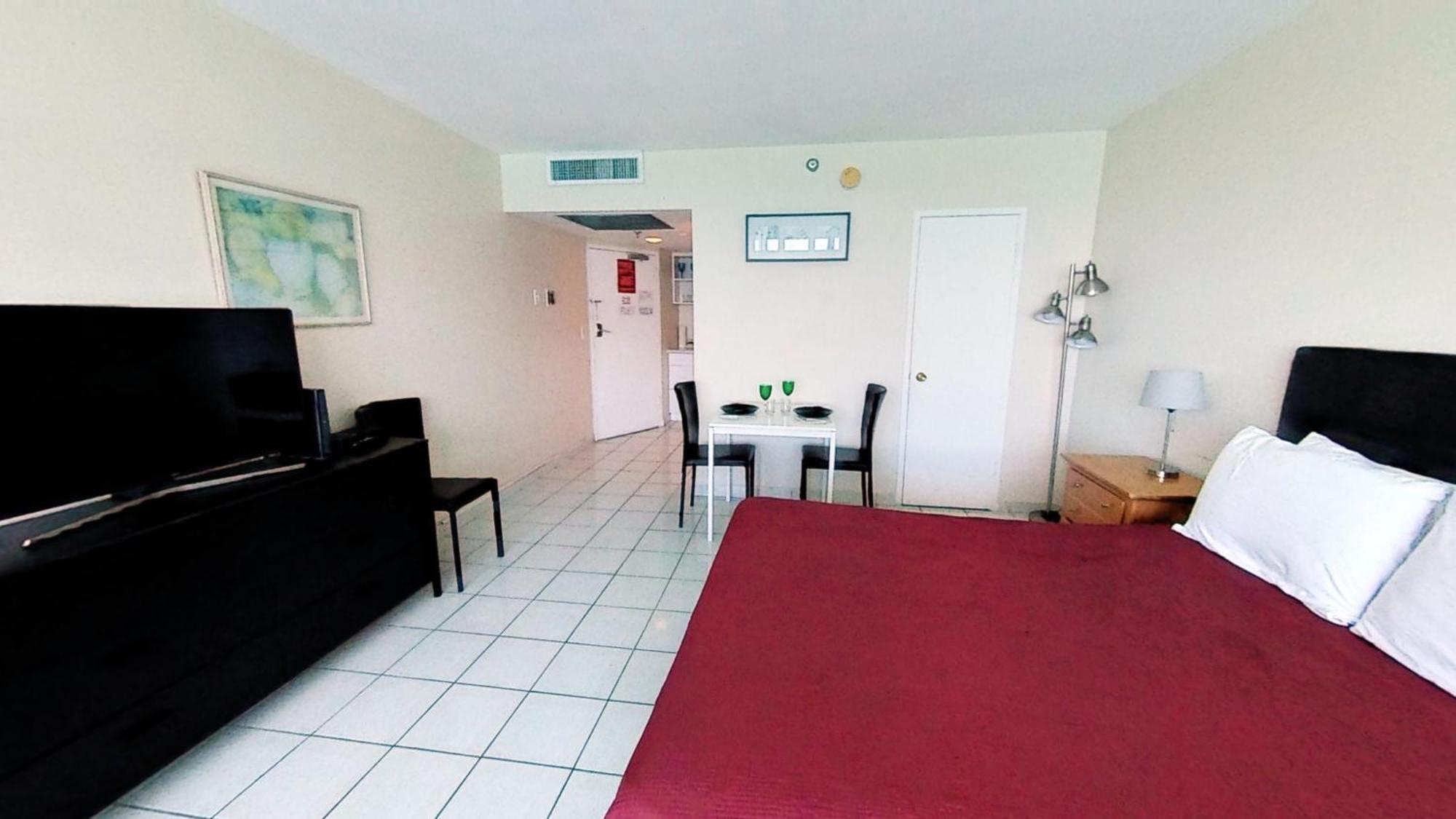 Castle 1733 Ocean View Studio With Direct Beach Access, Pool, Tennis & Free Parking マイアミビーチ 部屋 写真
