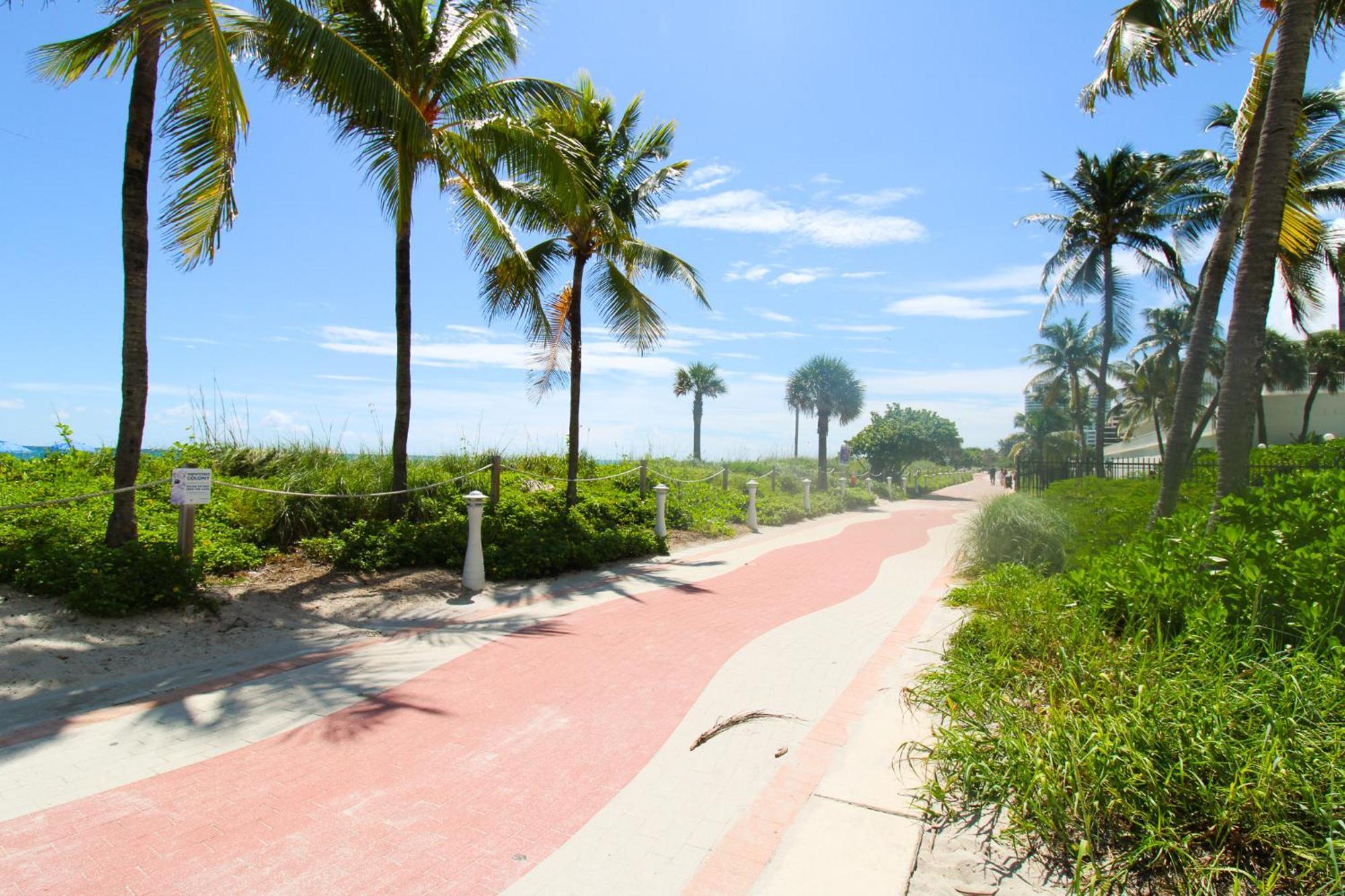 Castle 1733 Ocean View Studio With Direct Beach Access, Pool, Tennis & Free Parking マイアミビーチ エクステリア 写真