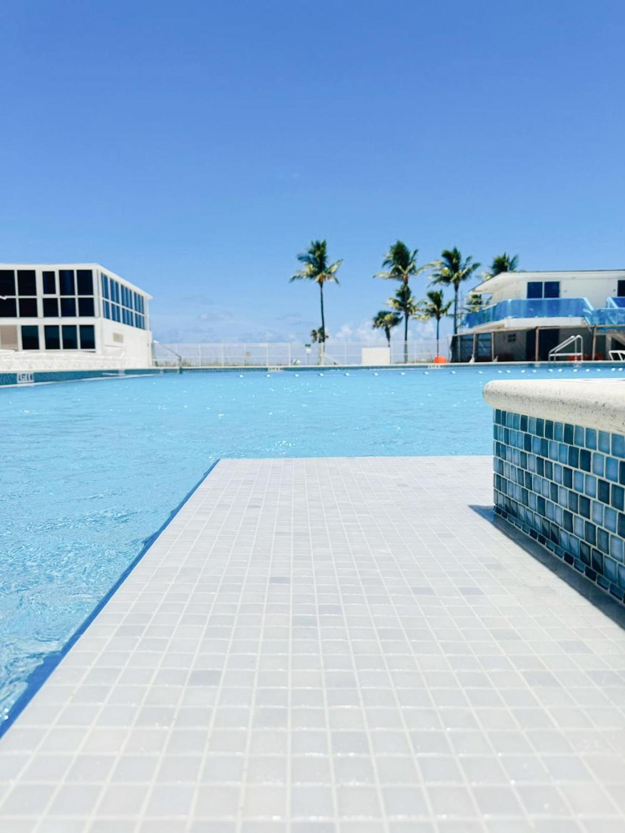 Castle 1733 Ocean View Studio With Direct Beach Access, Pool, Tennis & Free Parking マイアミビーチ エクステリア 写真