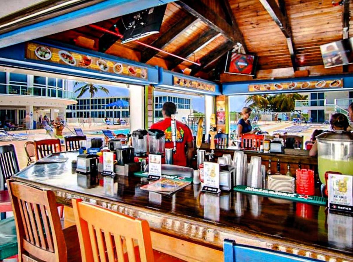 Castle 1733 Ocean View Studio With Direct Beach Access, Pool, Tennis & Free Parking マイアミビーチ エクステリア 写真