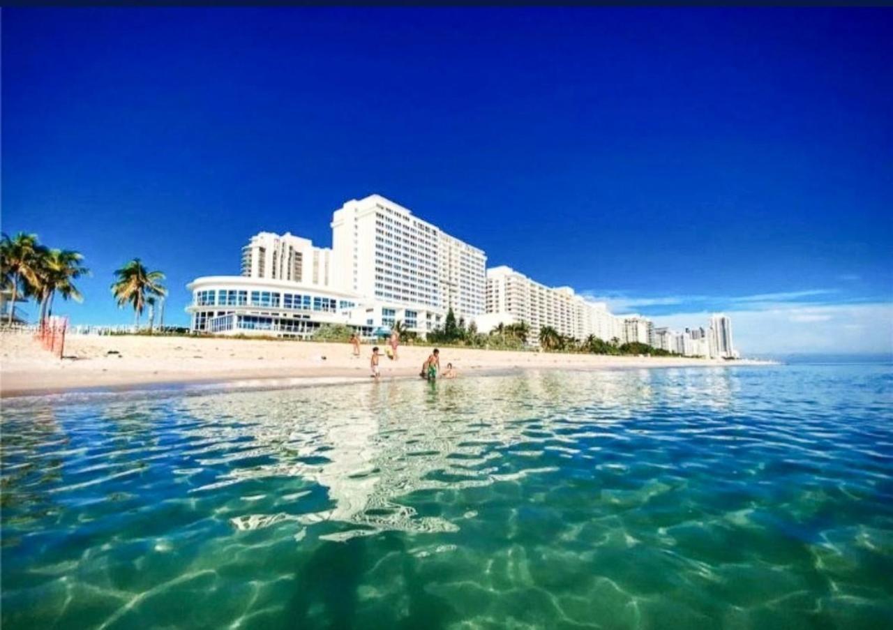 Castle 1733 Ocean View Studio With Direct Beach Access, Pool, Tennis & Free Parking マイアミビーチ エクステリア 写真