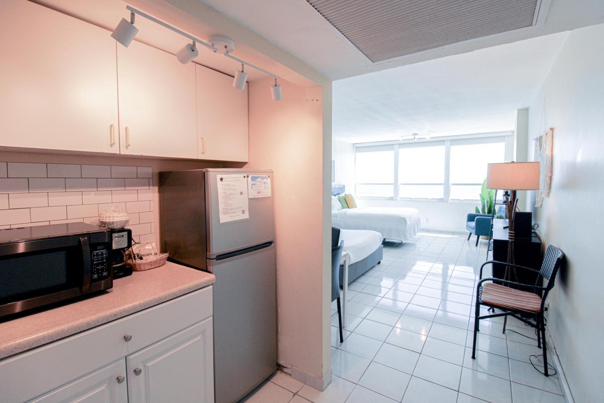 Castle 1733 Ocean View Studio With Direct Beach Access, Pool, Tennis & Free Parking マイアミビーチ エクステリア 写真