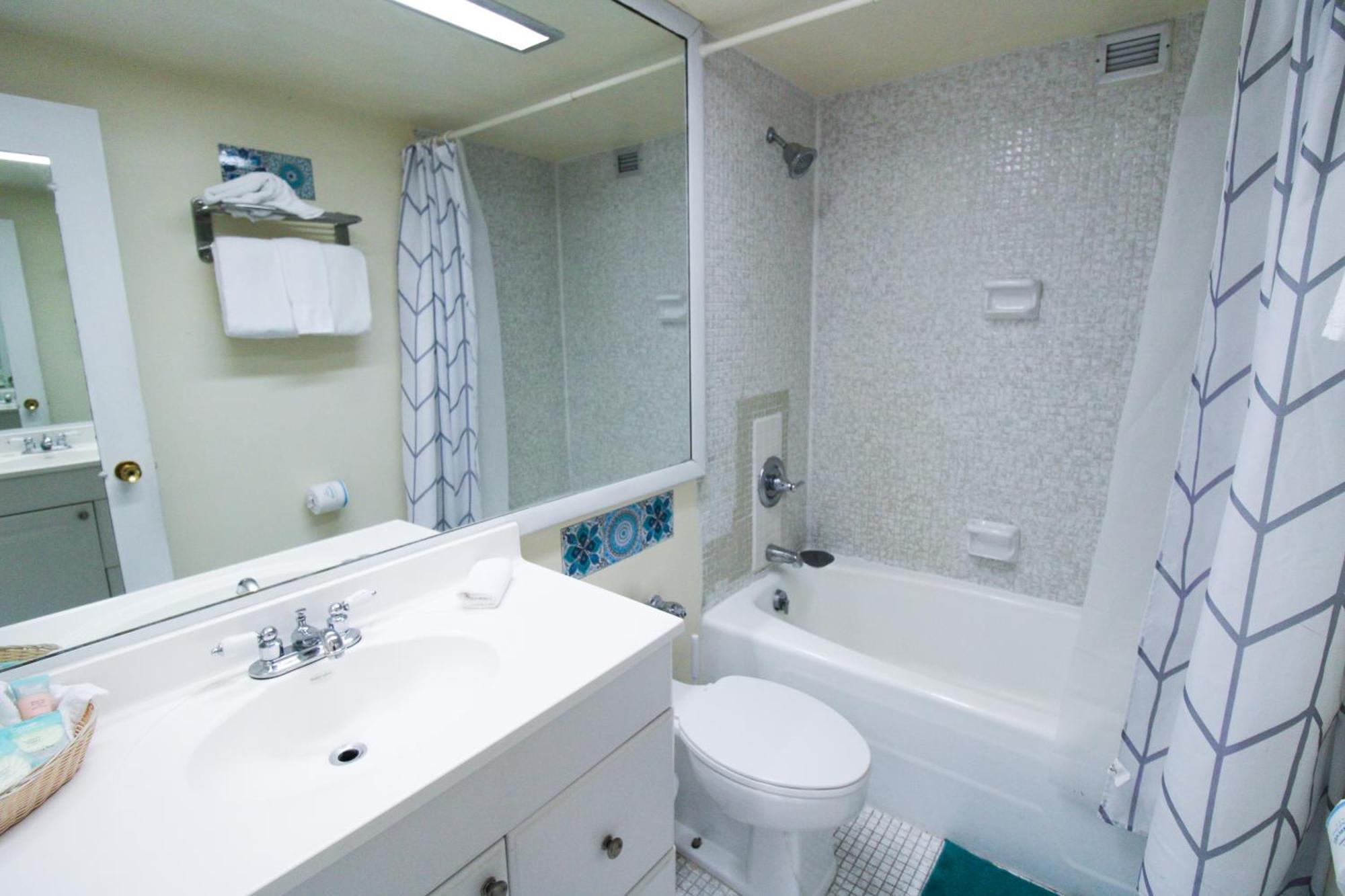 Castle 1733 Ocean View Studio With Direct Beach Access, Pool, Tennis & Free Parking マイアミビーチ エクステリア 写真