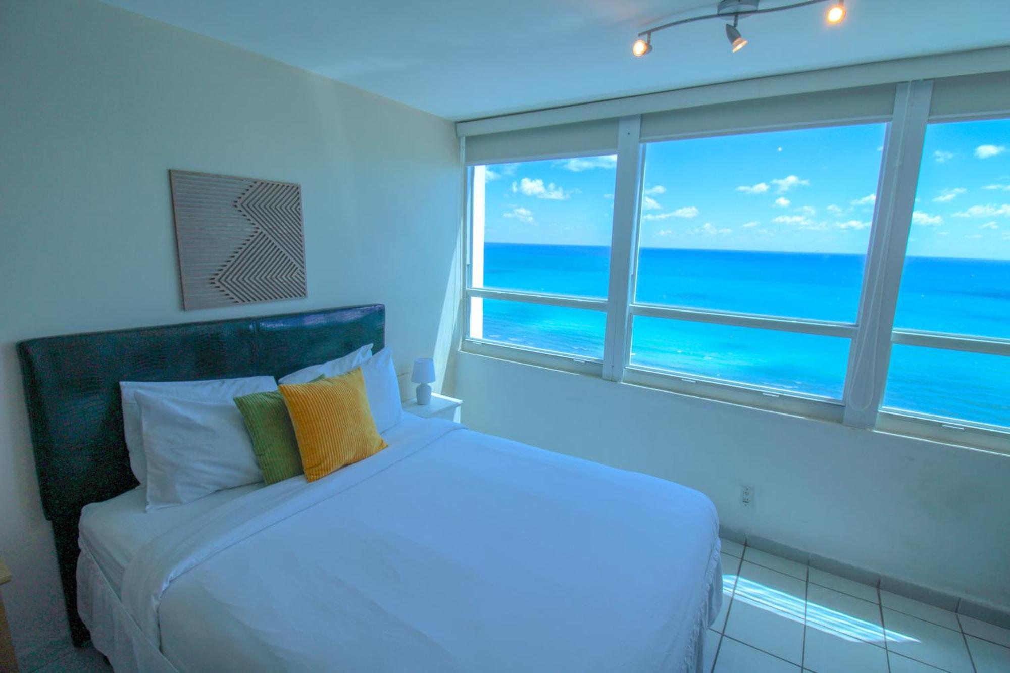 Castle 1733 Ocean View Studio With Direct Beach Access, Pool, Tennis & Free Parking マイアミビーチ エクステリア 写真