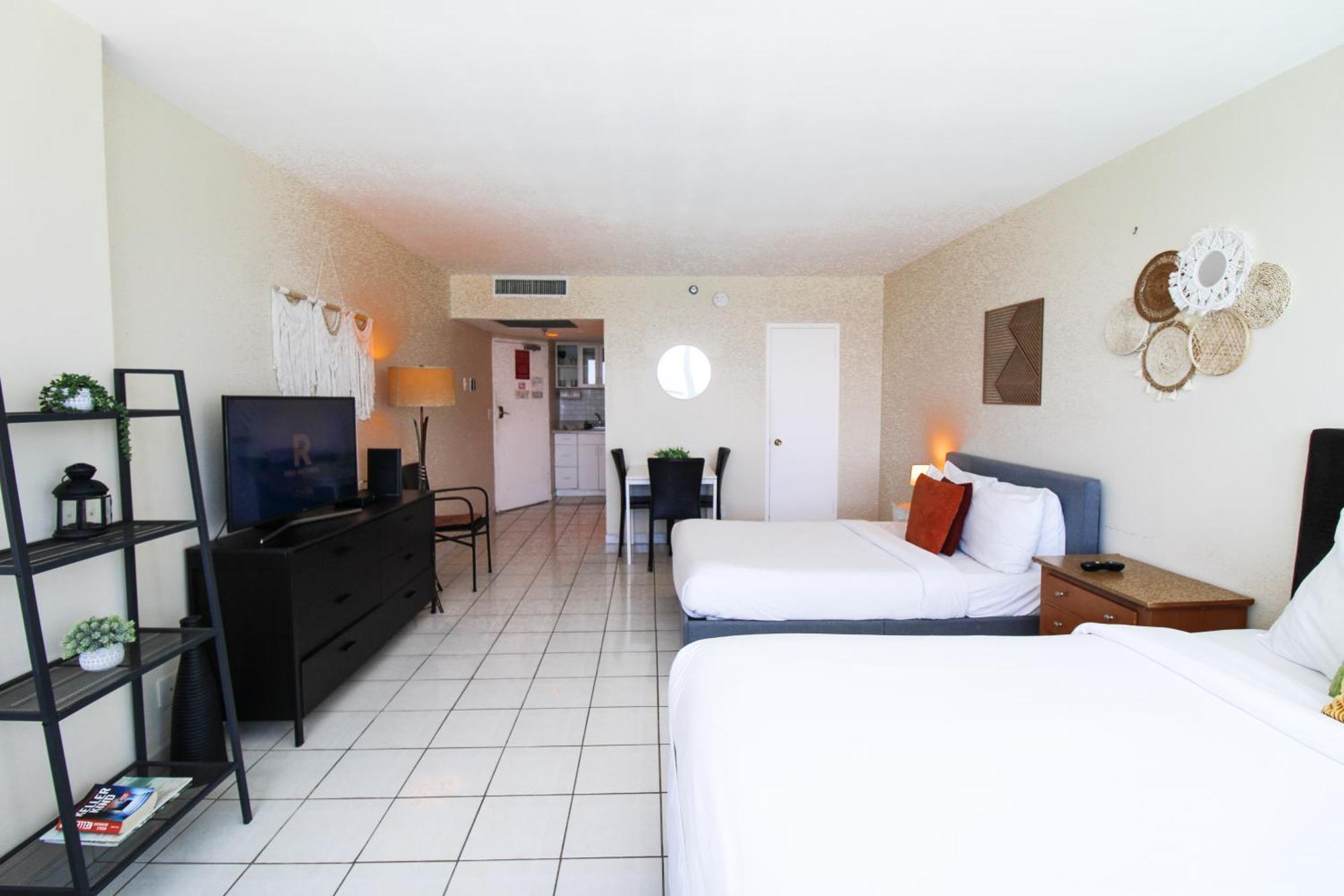 Castle 1733 Ocean View Studio With Direct Beach Access, Pool, Tennis & Free Parking マイアミビーチ エクステリア 写真