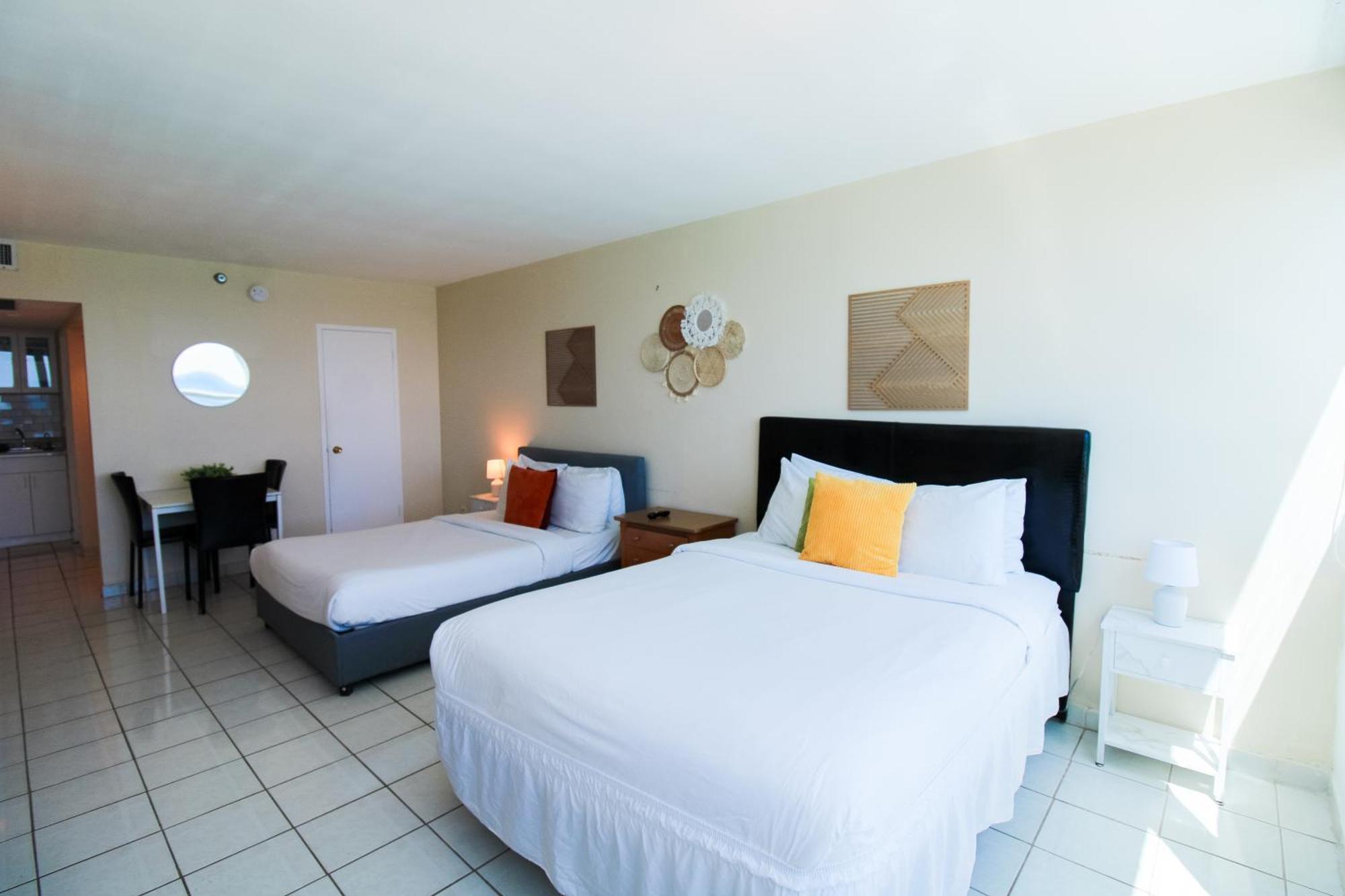 Castle 1733 Ocean View Studio With Direct Beach Access, Pool, Tennis & Free Parking マイアミビーチ エクステリア 写真