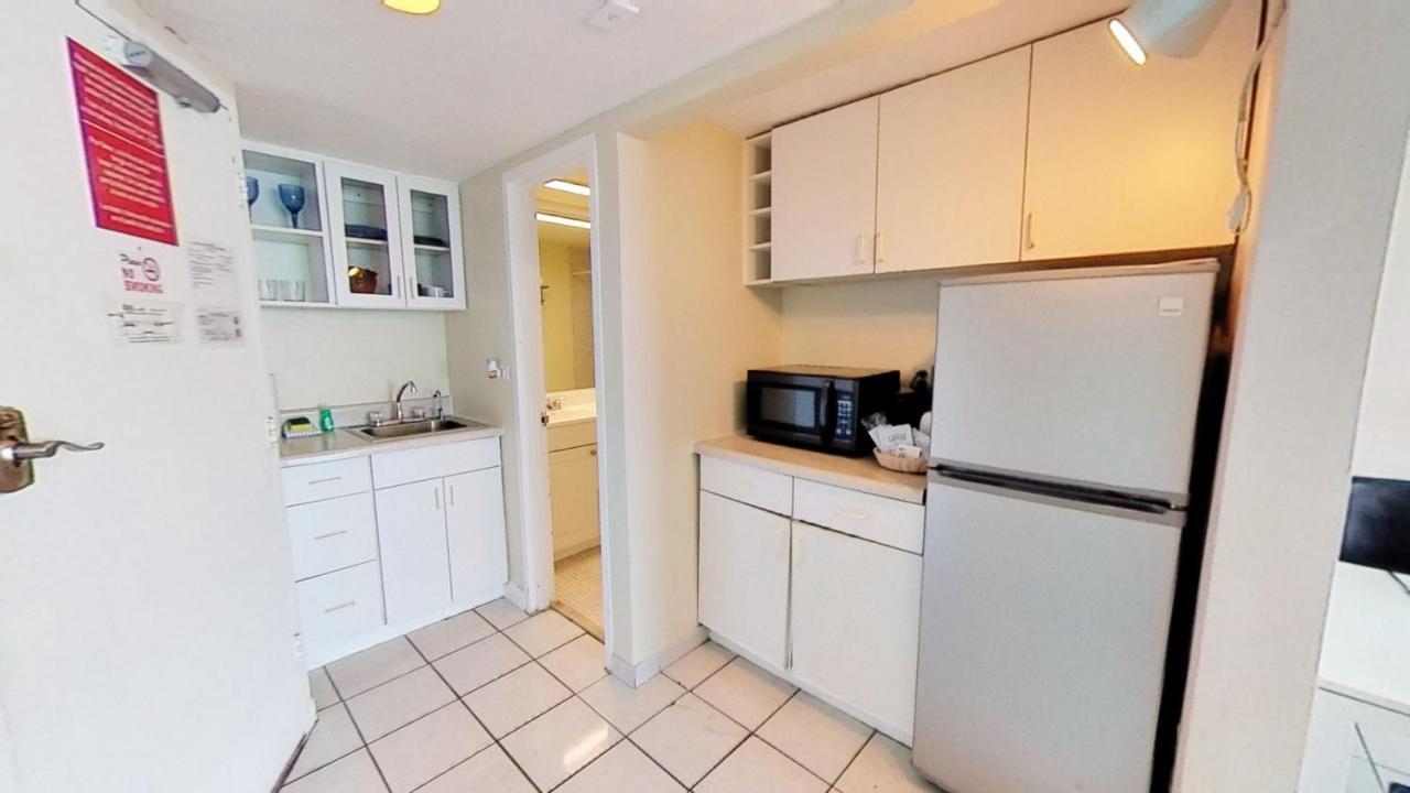 Castle 1733 Ocean View Studio With Direct Beach Access, Pool, Tennis & Free Parking マイアミビーチ エクステリア 写真